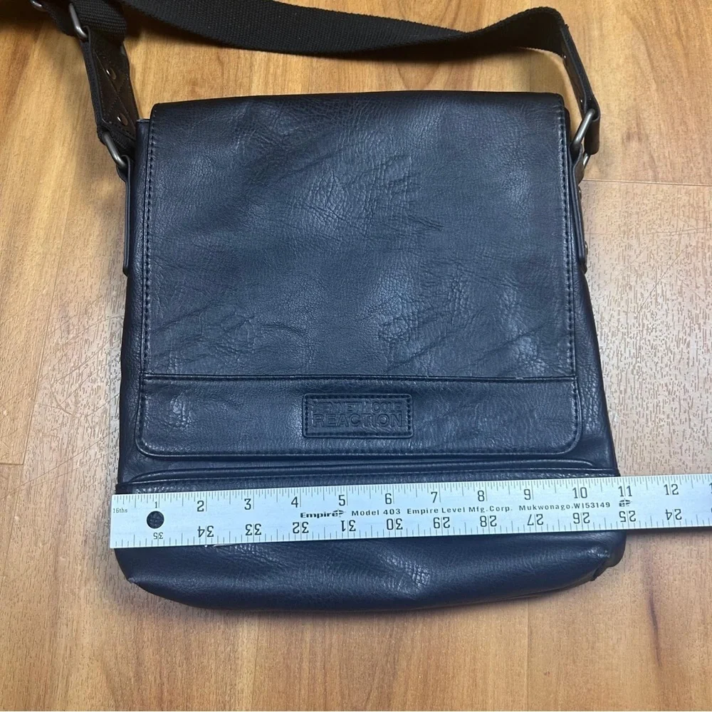 Kenneth Cole Reaction Black Messenger Bag‎ with Adjustable Strap